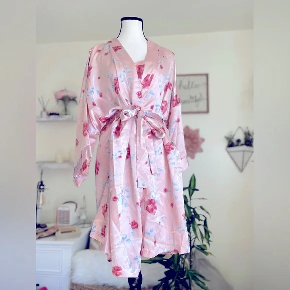 Pink and Red Floral Robe and Nightgown Set with Tie Closures Size 3X - Picture 2 of 15